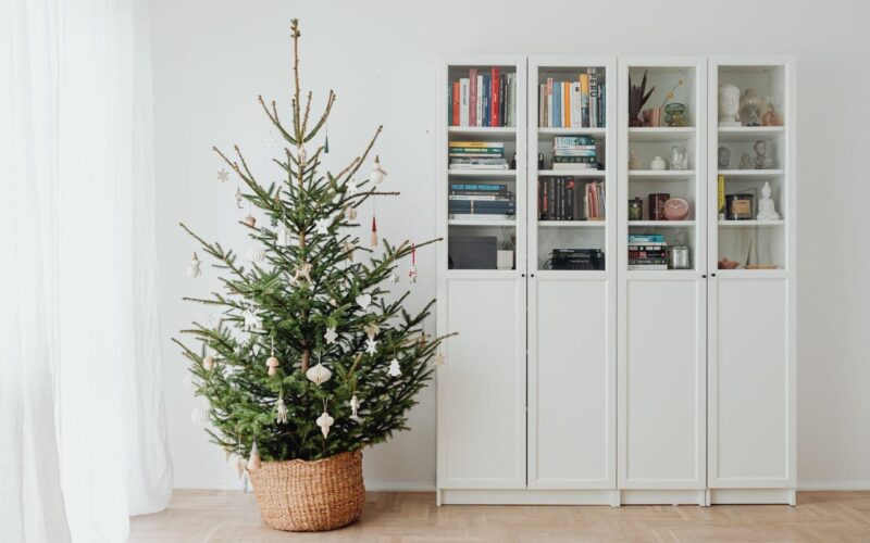 Choosing the Perfect 9ft Pre-Lighted Christmas Tree